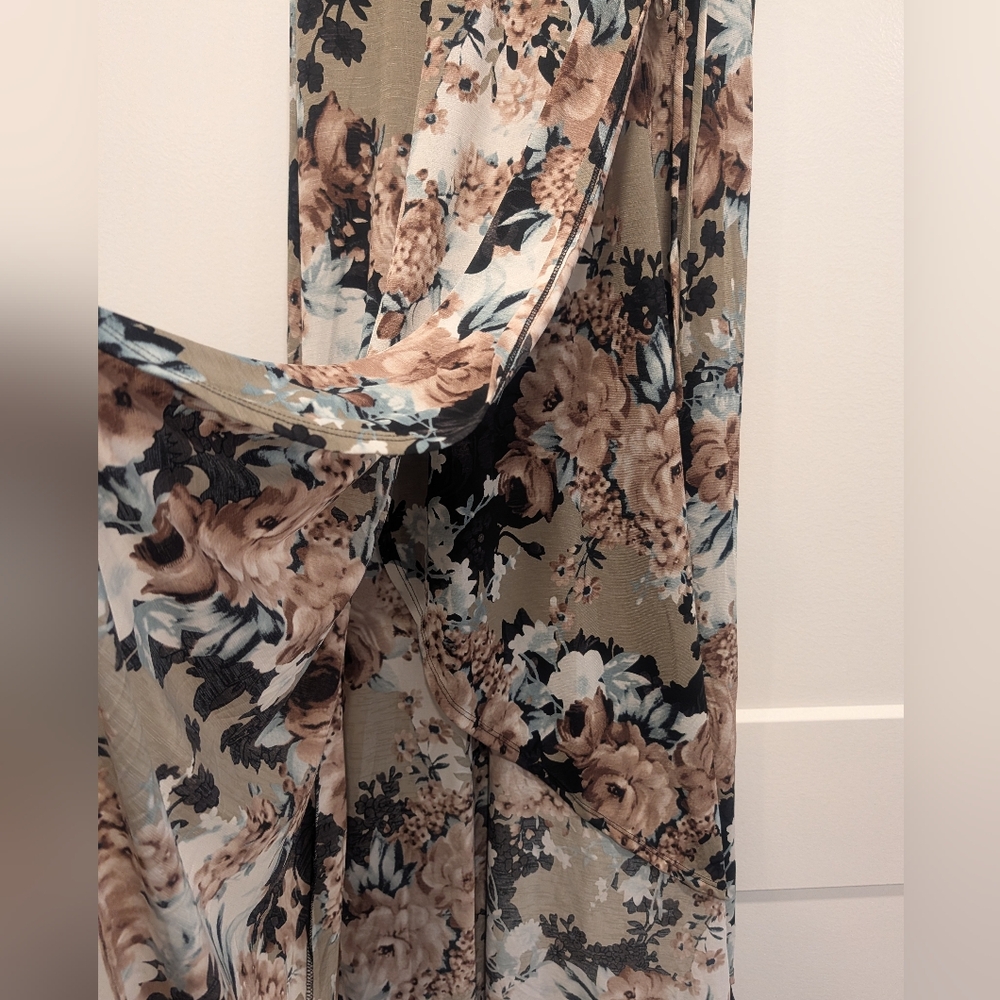 HEIMISH USA Mocha Floral Peint Wrap Maxi Dress Size Small - Picture 5 of 8